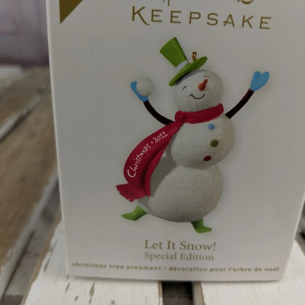 Hallmark keepsake ornament xmas tree let‎ it snow s